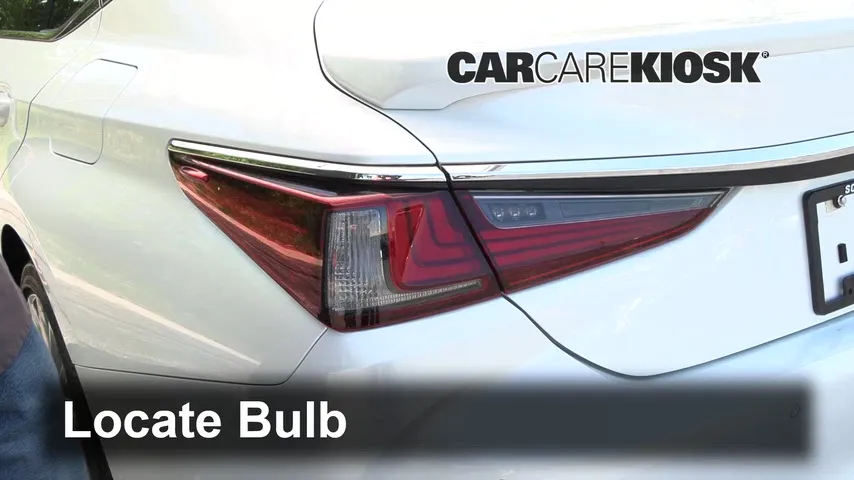 2020 Lexus ES300h Ultra Luxury 2.5L 4 Cyl. Lights Tail Light (replace bulb)